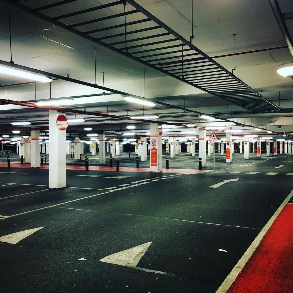 Use cases for parking lot digital signage